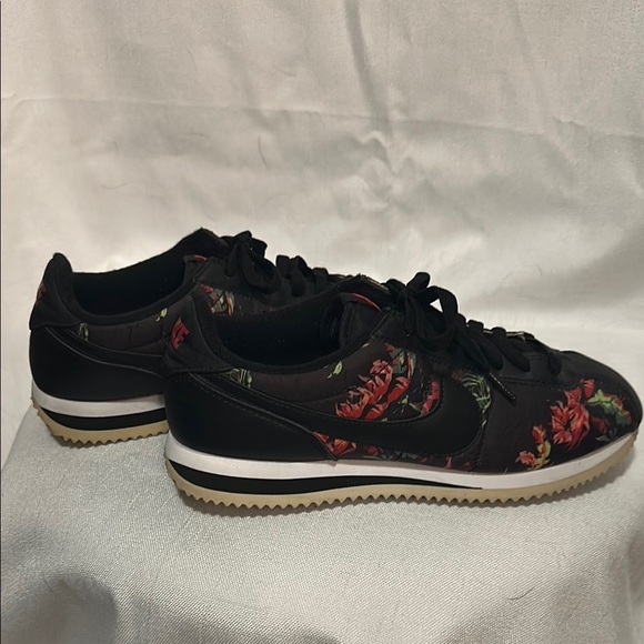 Men's Nike Cortez Black Floral Sneakers - Picture 8 of 8